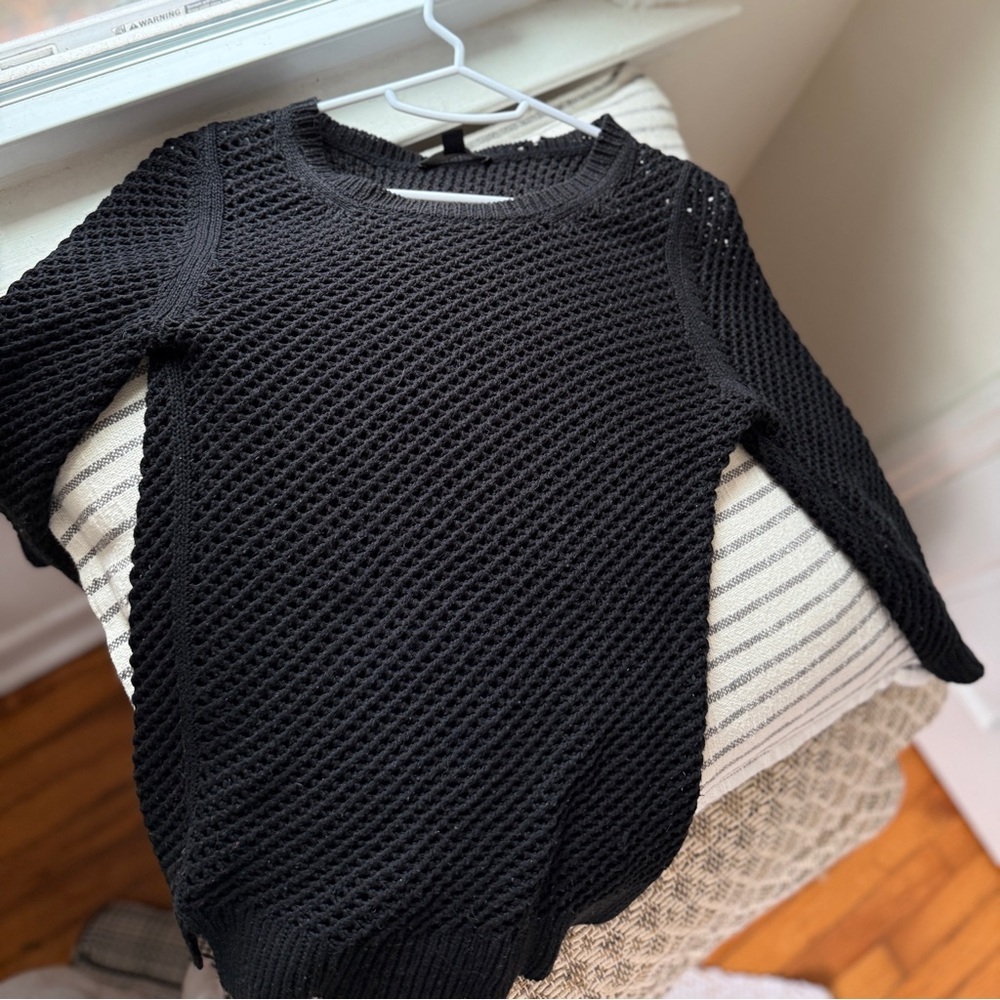 Ann Taylor Black Mesh Knit Woven Sweater. Women’s Small.